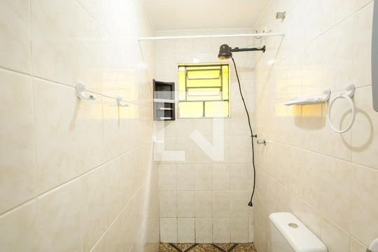 Banheiro de casa para alugar com 1 quarto, 40m² em Jardim Niteroi, São Paulo