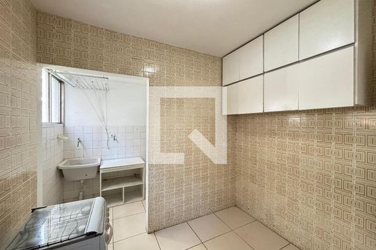 Cozinha de apartamento para alugar com 2 quartos, 60m² em Vila Madalena, São Paulo