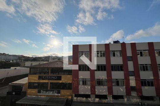 Vista da Sala de apartamento para alugar com 3 quartos, 90m² em Passos, Juiz de Fora