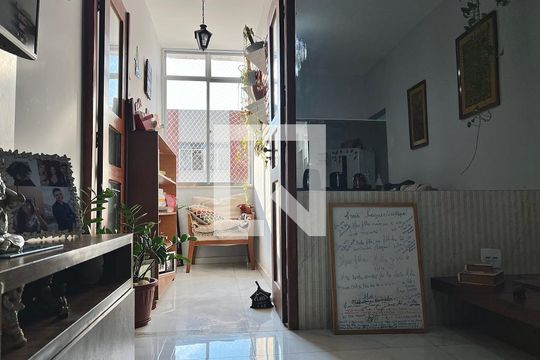 Sala de apartamento para alugar com 3 quartos, 90m² em Passos, Juiz de Fora