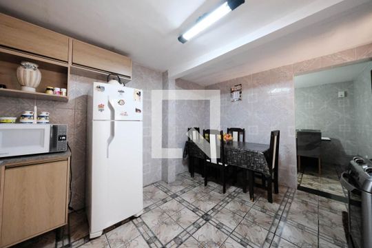 Cozinha e Área de Serviço de casa para alugar com 2 quartos, 70m² em Vila Nhocuné, São Paulo