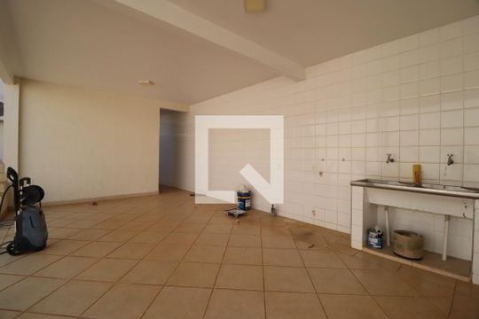 Área de Serviço de casa para alugar com 7 quartos, 180m² em Nossa Senhora Aparecida, Uberlândia