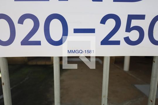 Placa  de casa para alugar com 3 quartos, 250m² em Rochdale, Osasco