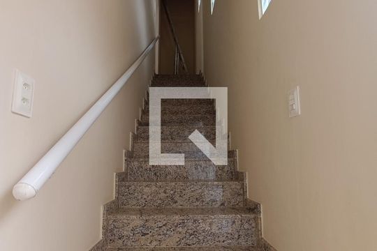 CORREDOR de casa de condomínio para alugar com 3 quartos, 90m² em Jardim Bela Vista, Rio das Ostras