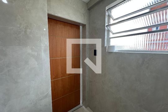 Banheiro de apartamento para alugar com 1 quarto, 50m² em Itararé, São Vicente