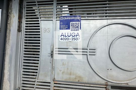 Fachada de casa para alugar com 1 quarto, 40m² em Vila do Conde, Barueri