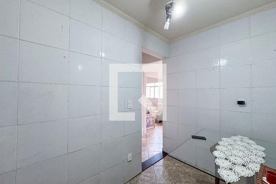Cozinha de casa para alugar com 2 quartos, 76m² em Brasil Industrial, Belo Horizonte