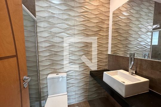 Banheiro da Suíte 2 de casa de condomínio para alugar com 4 quartos, 262m² em Jardim Julio, Barueri
