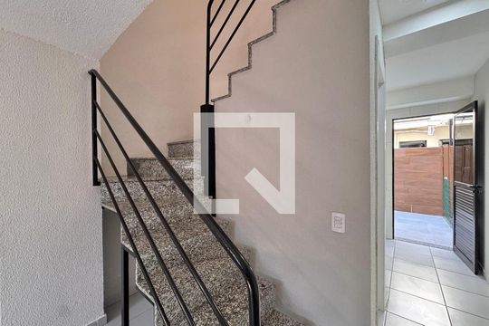 Escada de casa de condomínio à venda com 2 quartos, 65m² em Vargem Grande, Rio de Janeiro