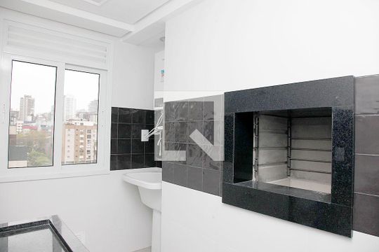Cozinha + Área de Serviço de apartamento para alugar com 2 quartos, 63m² em Auxiliadora, Porto Alegre