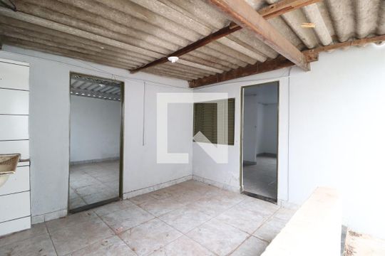 Área de Serviço de casa para alugar com 2 quartos, 90m² em Mansour, Uberlândia
