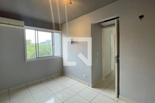 Quarto 1 de apartamento para alugar com 2 quartos, 51m² em Coqueiros, Florianópolis