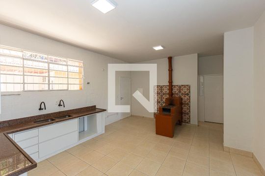 Cozinha de casa de condomínio para alugar com 3 quartos, 1200m² em Estância Serrana, Nova Lima