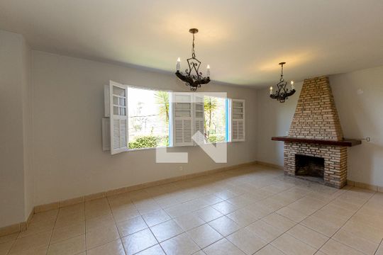 Sala 1 de casa de condomínio para alugar com 3 quartos, 1200m² em Estância Serrana, Nova Lima