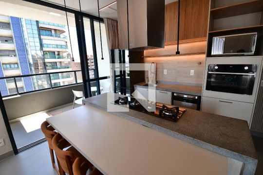 Cozinha de apartamento para alugar com 1 quarto, 45m² em Cambuí, Campinas
