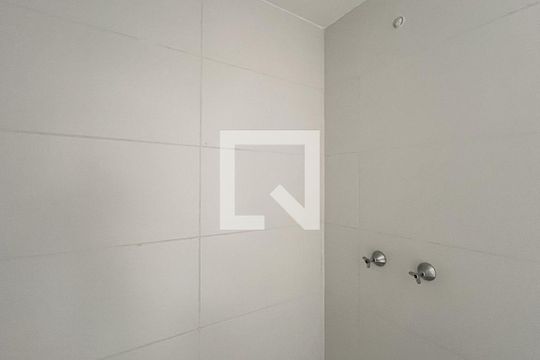 Banheiro de apartamento à venda com 2 quartos, 44m² em Picanço, Guarulhos