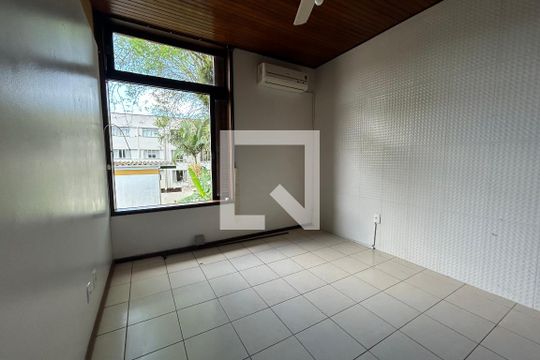 Casa para alugar com 4 quartos, 300m² em Trindade, Florianópolis