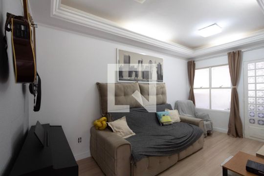 Casa de Condomínio para alugar com 4 quartos, 150m² em Jardim Zulmira, Sorocaba