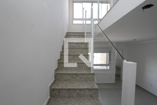 Escada de apartamento para alugar com 1 quarto, 50m² em Nova Suíça, Belo Horizonte