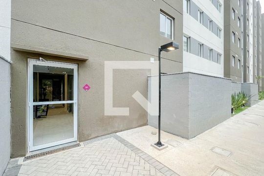 Entrada Bloco de apartamento para alugar com 2 quartos, 32m² em Parque Pan Americano, São Paulo