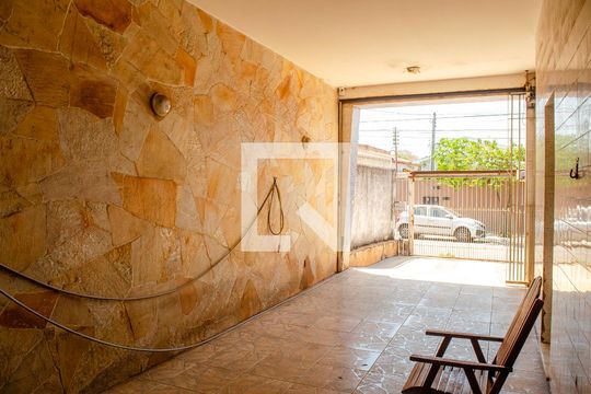 Garagem de casa para alugar com 3 quartos, 380m² em Setor Central, Goiânia