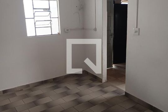 Quarto de kitnet/studio para alugar com 1 quarto, 48m² em Canhema, Diadema