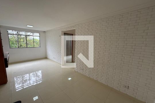 Sala de apartamento para alugar com 2 quartos, 55m² em Lajeado, Cotia