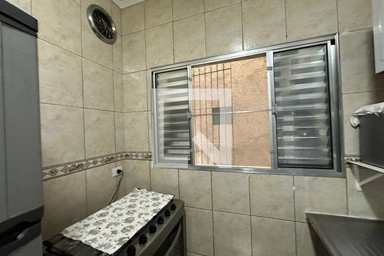 Cozinha de casa para alugar com 2 quartos, 90m² em Jardim Julio, Barueri