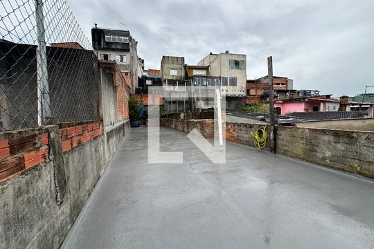 Terraço de casa para alugar com 2 quartos, 90m² em Jardim Julio, Barueri