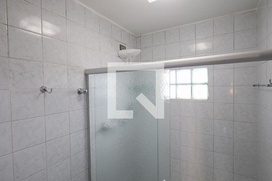 Banheiro 2 de casa para alugar com 3 quartos, 150m² em Ayrosa, Osasco