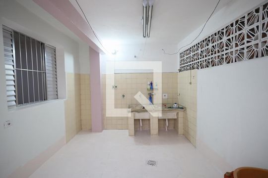 Área de Serviço de casa para alugar com 3 quartos, 150m² em Ayrosa, Osasco