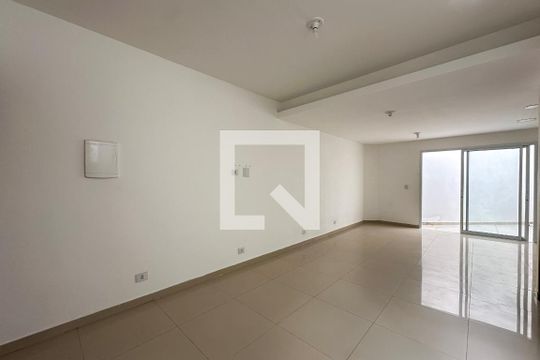 Sala de casa de condomínio à venda com 2 quartos, 75m² em Vila Brasilio Machado, São Paulo