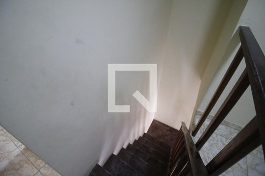 Escada de casa para alugar com 3 quartos, 100m² em Jacarepaguá, Rio de Janeiro