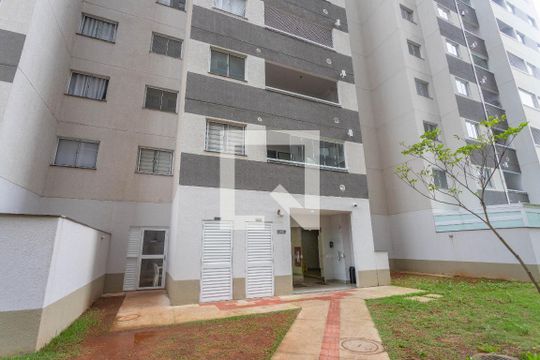 Fachada do bloco de apartamento para alugar com 3 quartos, 54m² em Jardim Canhema, Diadema