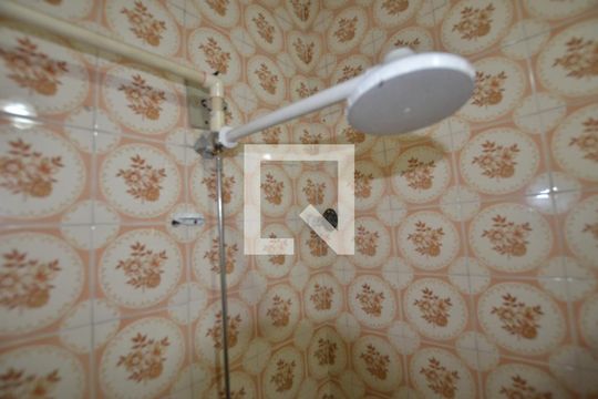 Banheiro de casa para alugar com 1 quarto, 45m² em Osvaldo Cruz, Rio de Janeiro