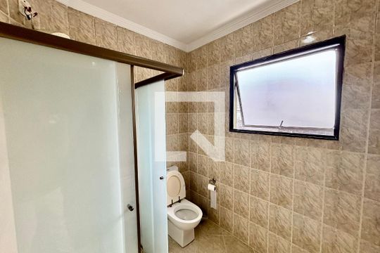 Banheiro 2 de casa para alugar com 3 quartos, 140m² em Vila Nhocuné, São Paulo