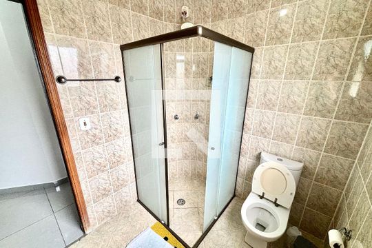Banheiro 2 de casa para alugar com 3 quartos, 140m² em Vila Nhocuné, São Paulo