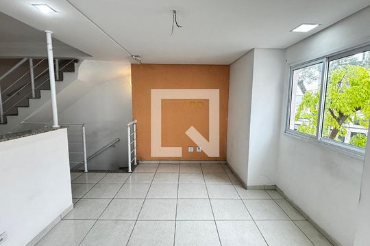 Sala de casa para alugar com 2 quartos, 113m² em Vila Assunção, Santo André