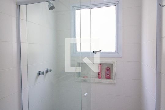 Banheiro da Suíte de casa de condomínio para alugar com 3 quartos, 180m² em Parque Campolim, Sorocaba