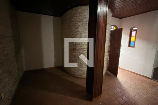 Sala de casa para alugar com 2 quartos, 140m² em Vila Centenario, Duque de Caxias