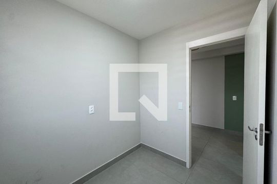 Quarto 2 de apartamento para alugar com 2 quartos, 36m² em Metalúrgicos, Osasco