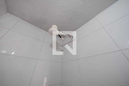 Banheiro de casa para alugar com 2 quartos, 70m² em Vila Buenos Aires, São Paulo
