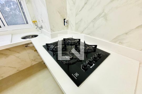 Cozinha de apartamento para alugar com 2 quartos, 42m² em Artur Alvim, São Paulo