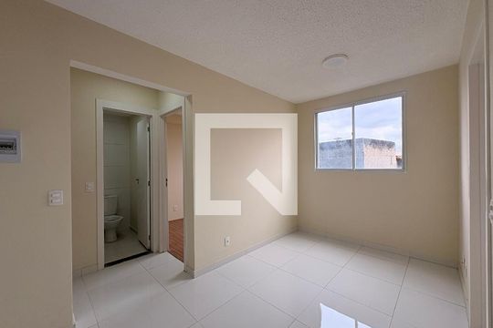 Sala de apartamento para alugar com 2 quartos, 35m² em Santa Maria, Santo André