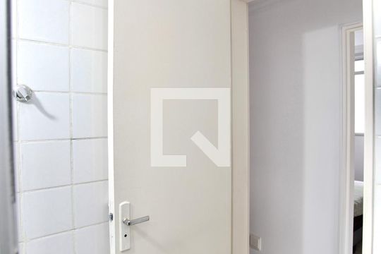 Banheiro Social de apartamento à venda com 3 quartos, 62m² em Califórnia, Belo Horizonte