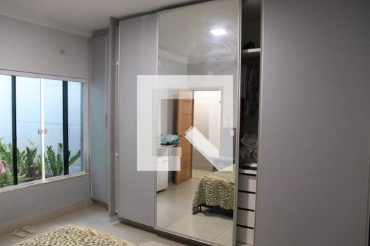 Casa à venda com 3 quartos, 200m² em Jardim das Aroeiras, Goiânia
