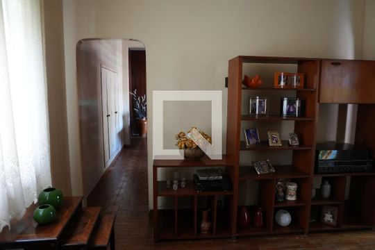 Casa à venda com 4 quartos, 300m² em Monsenhor Messias, Belo Horizonte