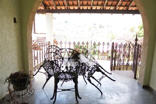 Casa à venda com 4 quartos, 300m² em Monsenhor Messias, Belo Horizonte