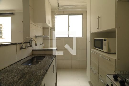 Apartamento para alugar com 2 quartos, 48m² em Vila Satúrnia, Campinas
