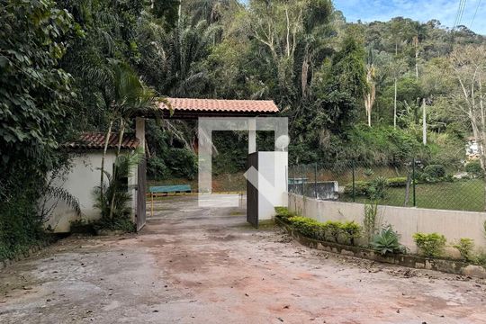 Kitnet/Studio para alugar com 1 quarto, 18m² em Cascata do Imbuí, Petrópolis
